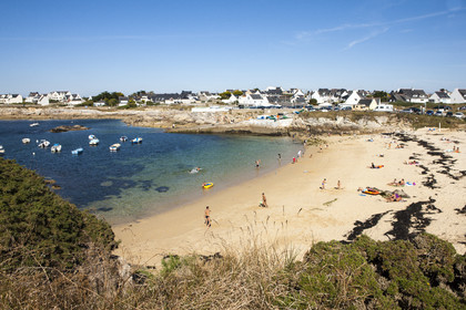 The port and the beach Kerroch - Ploemeur.