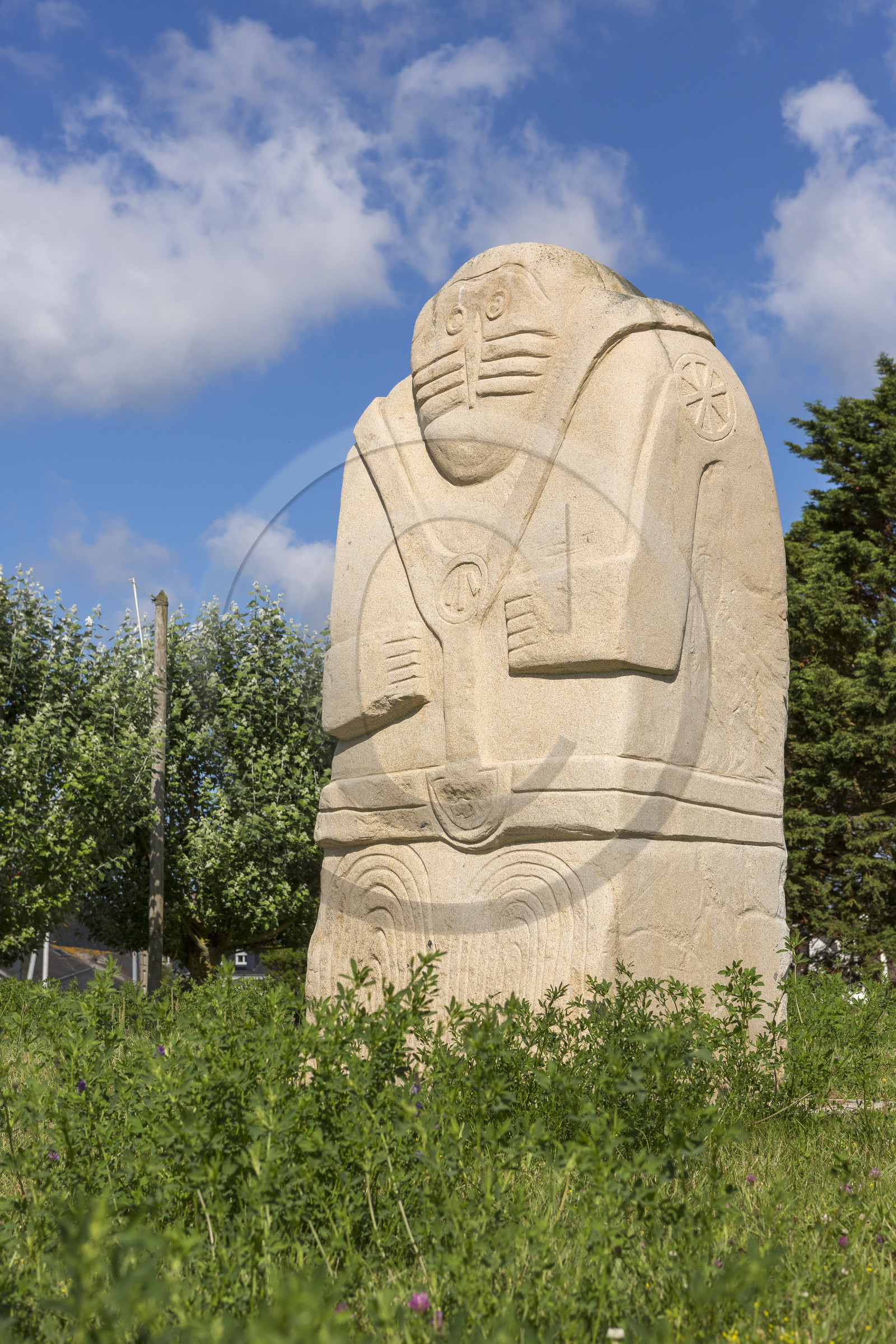 Sculpture of the dune people _ Gavres