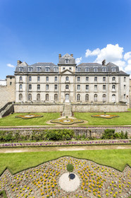 The garden and the castle of the stoat in Vannes