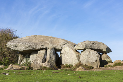 PenHap dolmen on the island to the monks