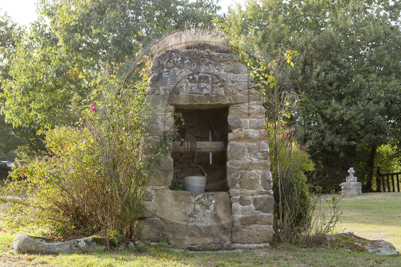 Puit devant la chapelle Notre Dame de la croix dans le village de Kergroix à Carnac Puit devant la chapelle Notre Dame de la croix dans le village de Kergroix à Carnac