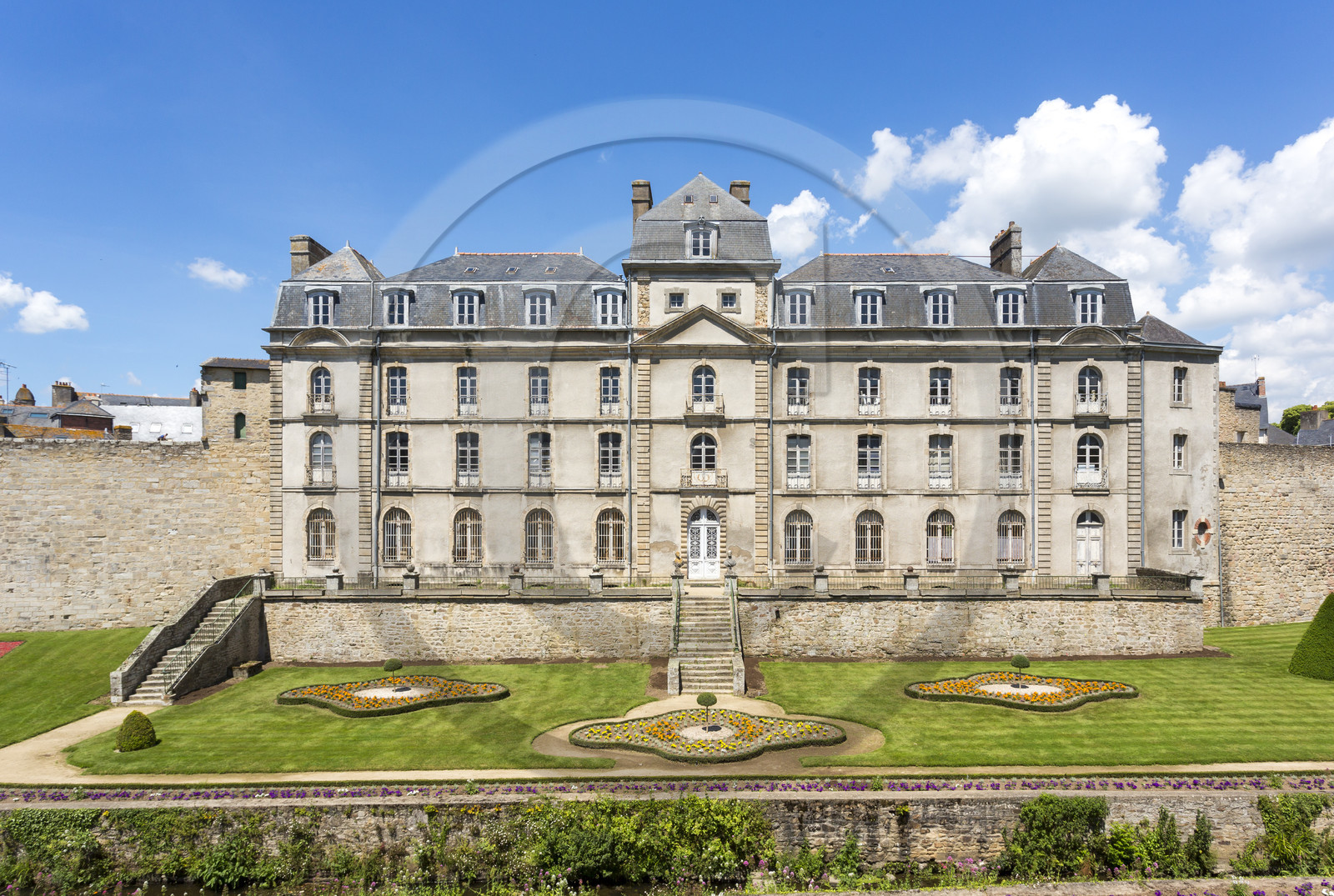The garden and the castle of the stoat in Vannes