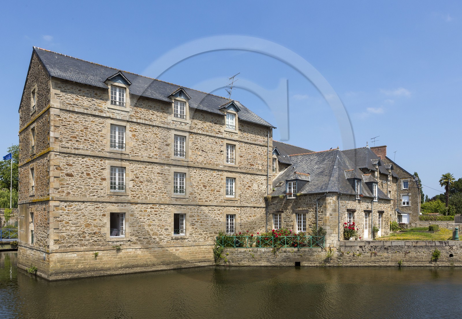 Les moulins du port de Plancoët ( 22 ). Les moulins du port de Plancoët ( 22 ).
