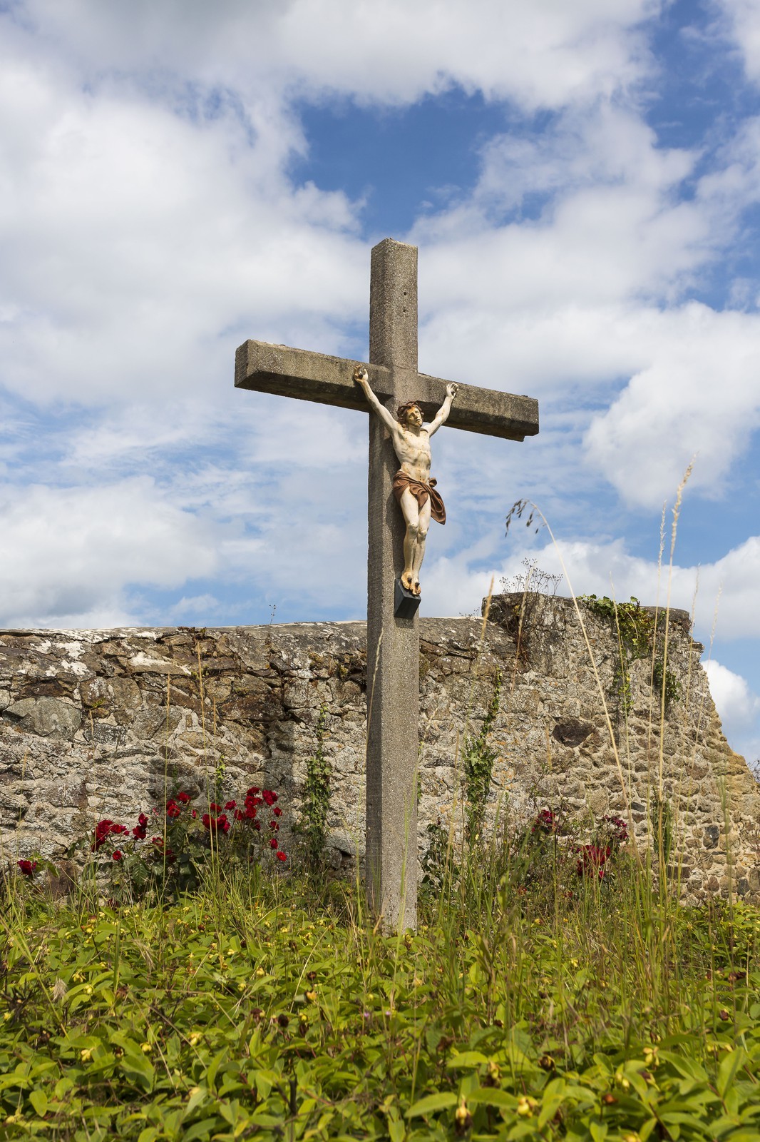 calvaire devant le cimetière. St Jacut de la mer