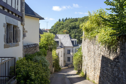 Alley along the ramparts of Hennebont