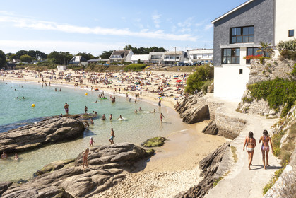 The beach of the Pérello in Ploemeur