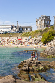 The beach of the Pérello in Ploemeur
