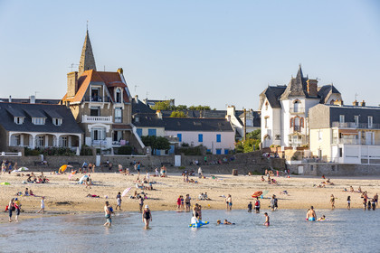 The beach of Port-Maria in Larmor-Plage.