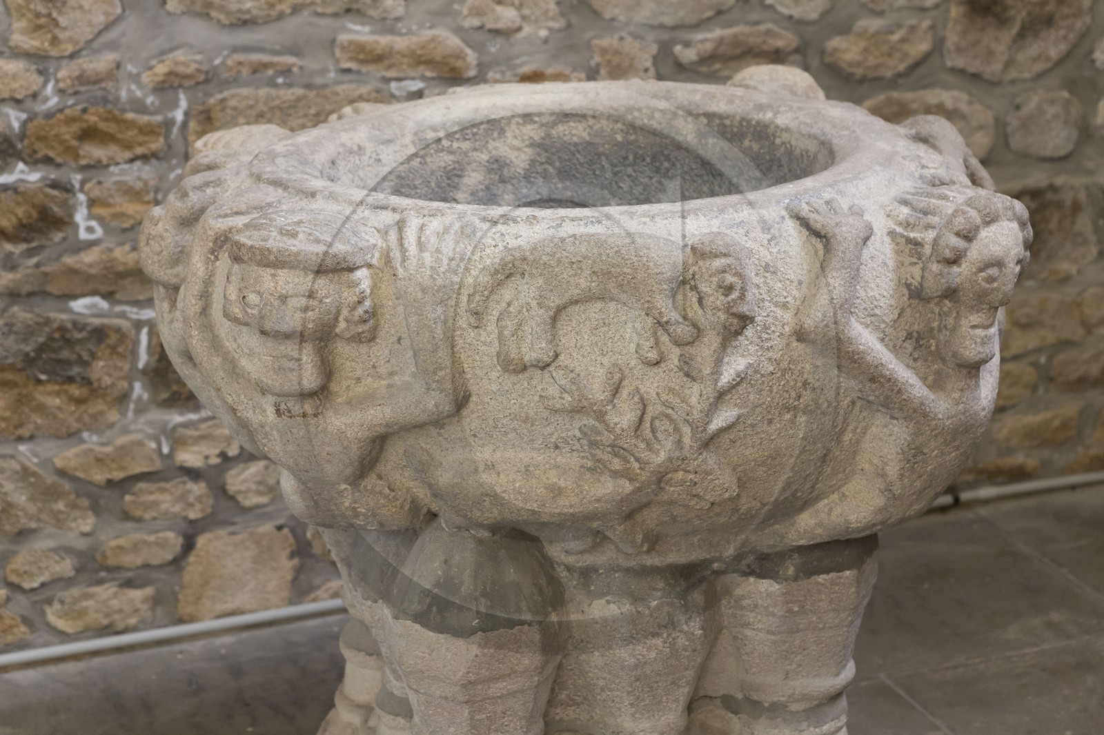 cuve baptismale _ église de Landébia