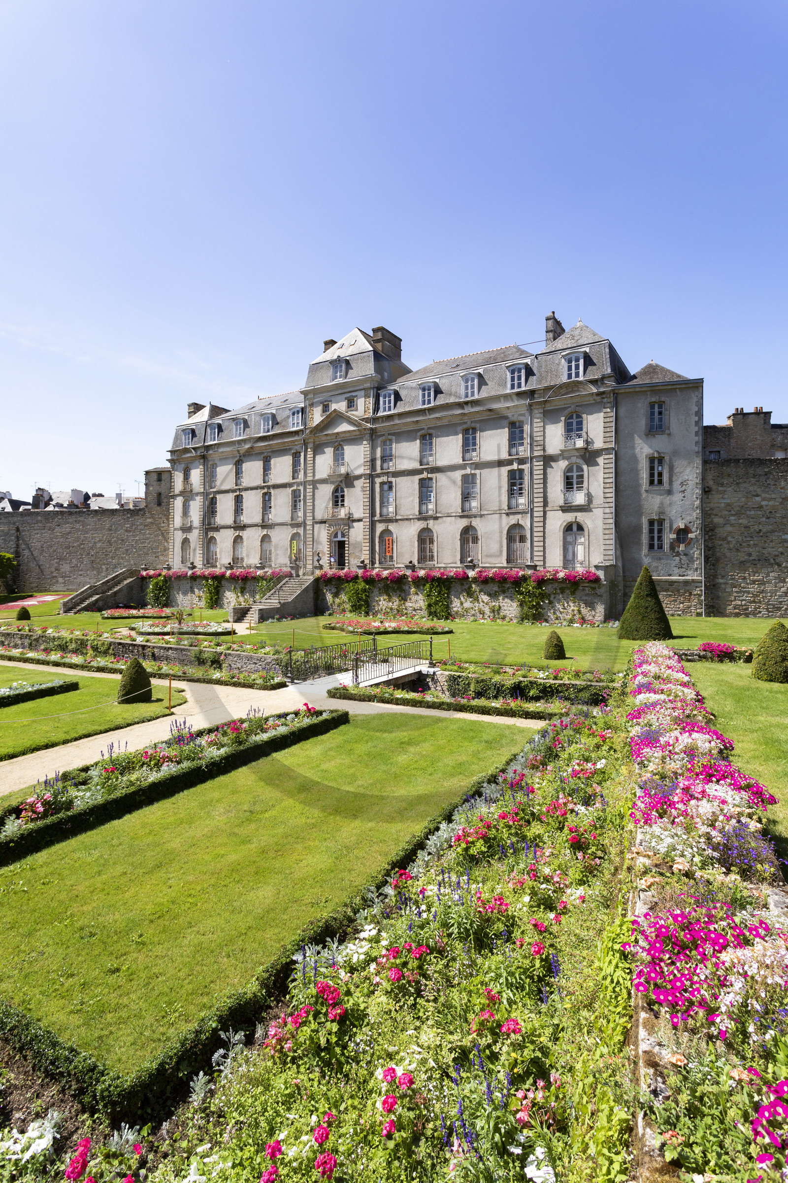 The garden and the castle of the stoat in Vannes