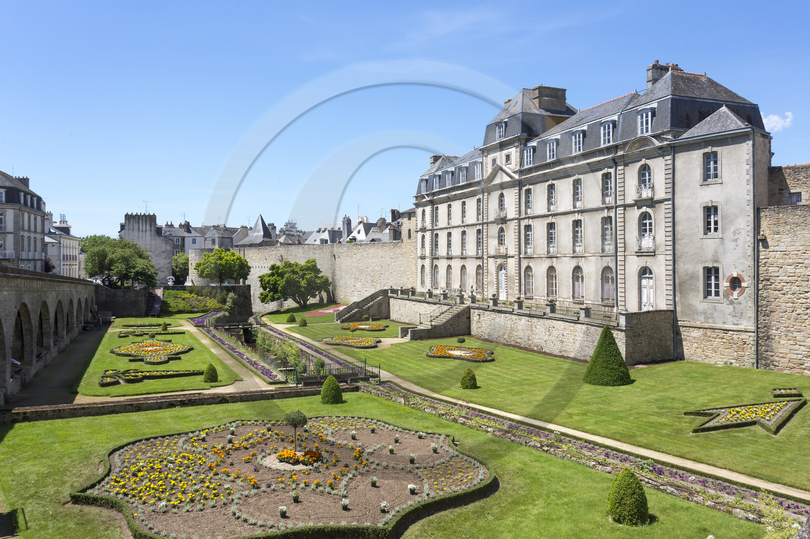 The garden and the castle of the stoat in Vannes