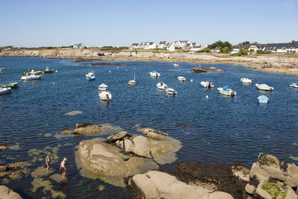 The port and the beach Kerroch - Ploemeur.