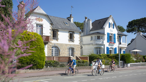 Balade en vélo le long de la plage