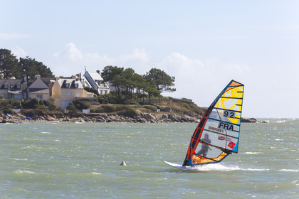 Funboard devant la plage de Saint-Colomban à Carnac