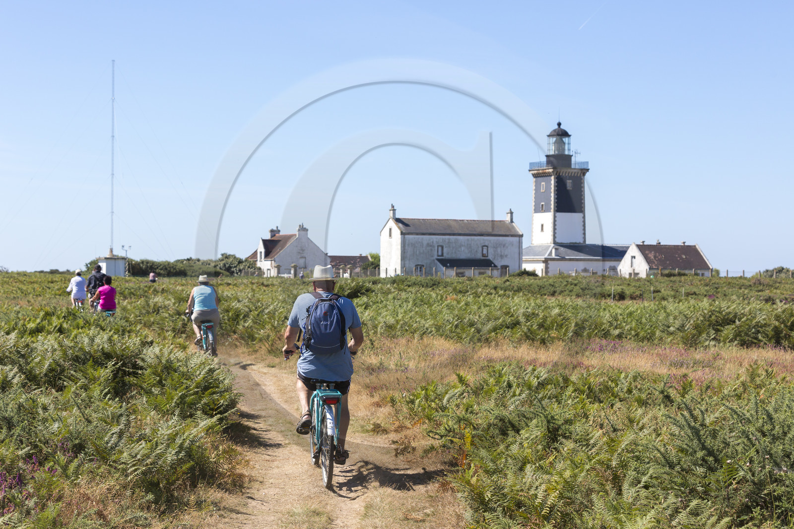 Sentiers vers le phare du Pen-Men_Groix